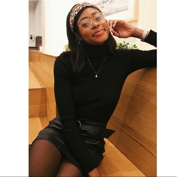 Meet Your Posher, Tori!🌻 - Picture 3 of 8